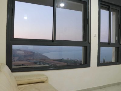 נופש מושלם וממוזג, טבריה עילית! דירה חדשה, נוף פנורמי מטורף והתאמה מלאה לציבור החרדי