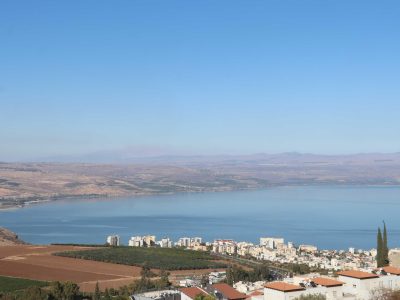 נופש מושלם וממוזג, טבריה עילית! דירה חדשה, נוף פנורמי מטורף והתאמה מלאה לציבור החרדי