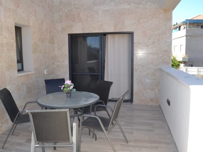 וילה מפוארת, מירון
