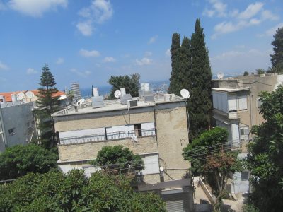 דירה בבנין מגורים 3 חדרים יפה ונקיה -נוף לים, חיפה