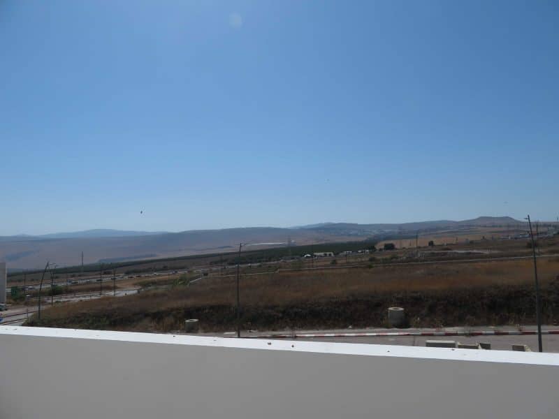 וילה לשבת בטבריה עילית — 8 חדרים, בריכה ונוף, עד 30 איש