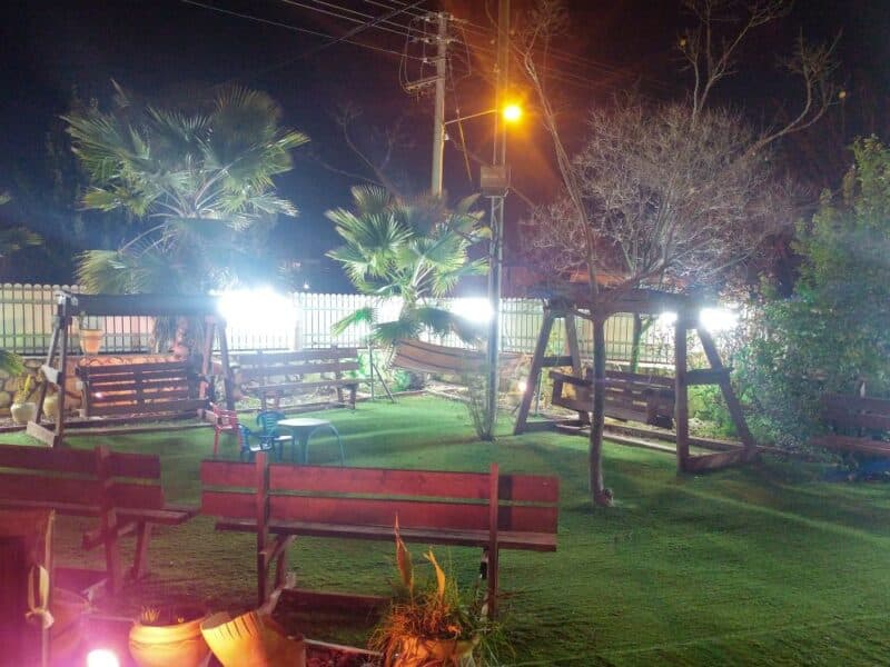 מתחם אירוח לשבת בבר יוחאי — 4 סוויטות, בריכה ונוף להר מירון