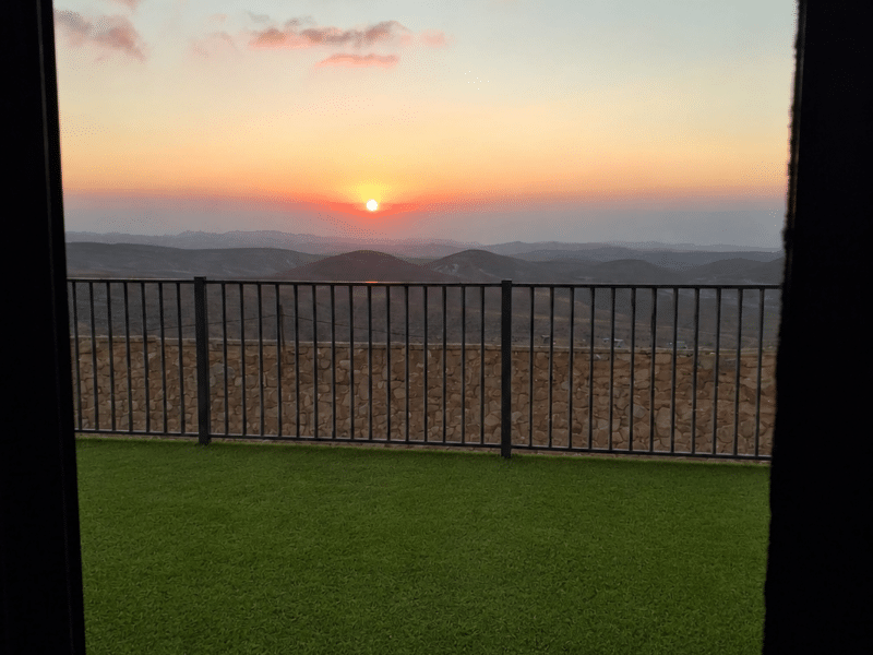 וילה לשבת במעלה עמוס — נוף לים המלח, בריכה וחצר ענקית