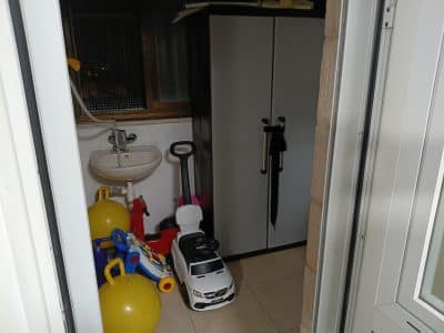דירה לשבת בגאולה, ירושלים — מרפסת סוכה ומשחקים לילדים