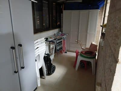 דירה לשבת בגאולה, ירושלים — מרפסת סוכה ומשחקים לילדים