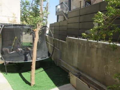 דירת גן לשבת בקרית שמואל, טבריה — חצר ענקית ליד הכנרת