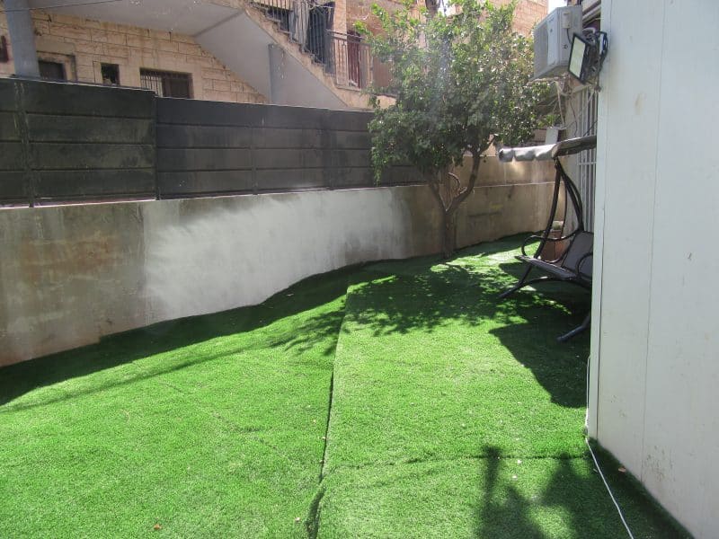דירת גן לשבת בקרית שמואל, טבריה — חצר ענקית ליד הכנרת