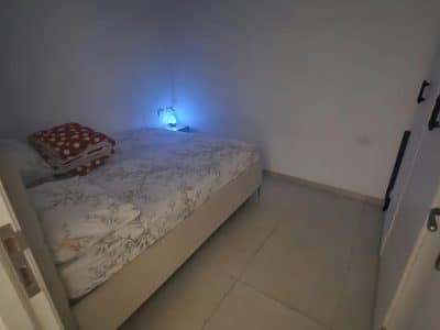 דירת קרקע לסוכות במוסררה, ירושלים — סוכה 30 מטר, חניה פרטית, 20 דקות מהכותל