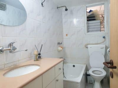 דירת אירוח לזוג ברחוב הנביאים, מרכז ירושלים — לסוכות ולשמחת תורה, ליד הרכבת הקלה