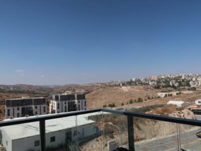 דירה לשבת ברמת שלמה, ירושלים — מרפסת ונוף מדהים