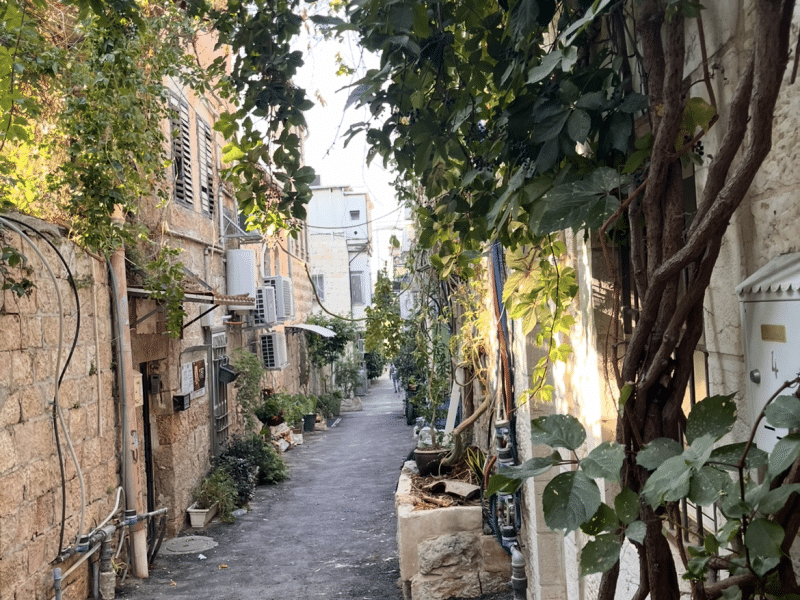 דירת אירוח לשבת בנחלאות, ירושלים — צמודה לשוק מחנה יהודה