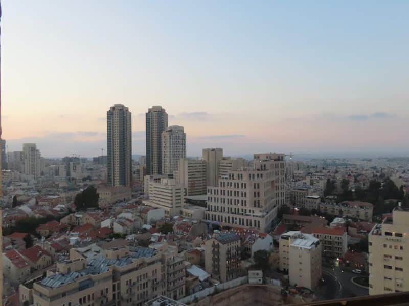צימר לשבת במרכז העיר, ירושלים — קומה 19 עם נוף פנורמי