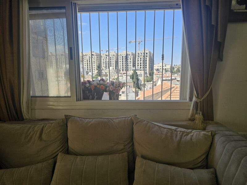 דירה לשבת בזכרון משה, ירושלים — קרוב למחנה יהודה