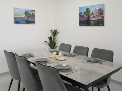 דירת נופש לשבת בטבריה עם מרפסת, חניה ומיזוג, עד 8 אורחים — לויקיישן ספיר