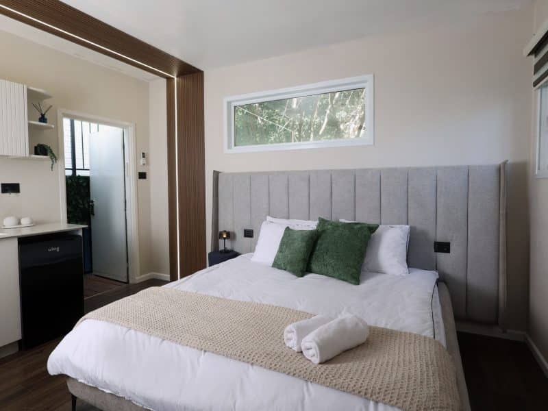 וילה ויסתא — וילת נופש לשבתות וחגים בגבעת זאב, בריכה מקורה, עד 18 אורחים