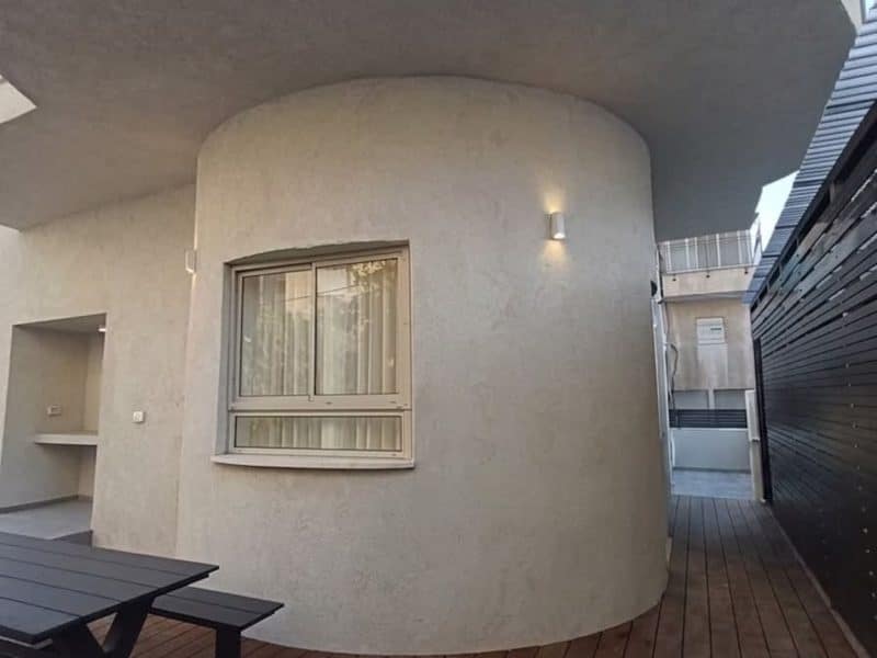 וילה עם בריכה פרטית לשבת בטבריה, 4 חדרי שינה, עד 14 אורחים — לויקיישן פנינה
