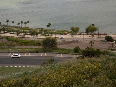 דירה משפחתית לשבת בטבריה, 3 חדרי שינה ו-2 חדרי רחצה, עד 10 אורחים — לויקיישן נחת