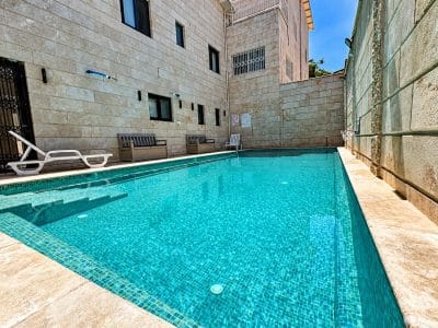 וילה בירושלים — בריכה מקורה ומחוממת