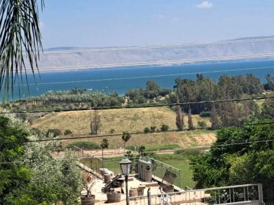 מתחם לשבת חתן במגדל ליד הכנרת — אחוזה ו-3 וילות עם בריכה, עד 110 אורחים — לויקיישן
