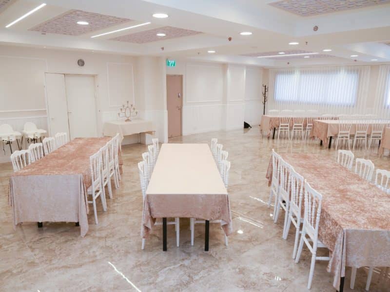 מתחם אירוח חדש במרכז | 15 סוויטות עם מעלית 60 מיטות | אולם ל-150 איש | מטבח תעשייתי ובית כנסת