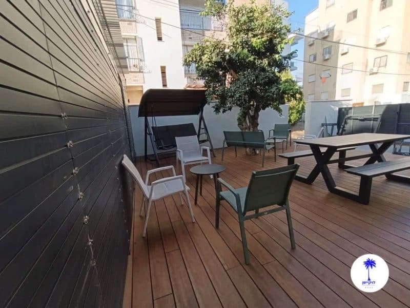 וילה עם בריכה פרטית לשבת בטבריה, 4 חדרי שינה, עד 14 אורחים — לויקיישן פנינה