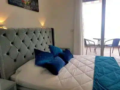 דירה עם בריכה פרטית לשבת בטבריה, 4 חדרי שינה, עד 10 אורחים — לויקיישן אינסוף
