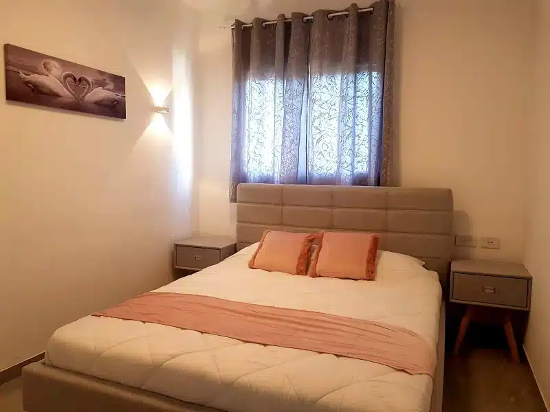 דירה עם בריכה פרטית לשבת בטבריה, 4 חדרי שינה, עד 10 אורחים — לויקיישן אינסוף