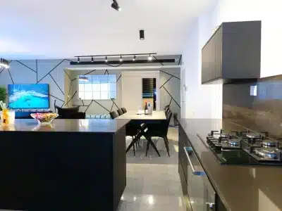 דירה עם בריכת זרמים פרטית בטבריה, 4 חדרי שינה, עד 13 אורחים — לויקיישן בזלת