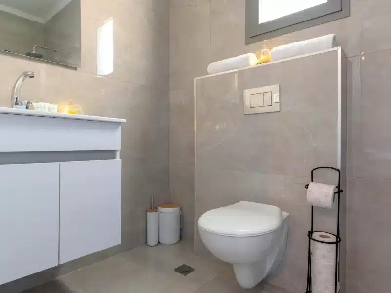 דירה עם בריכת זרמים פרטית בטבריה, 4 חדרי שינה, עד 13 אורחים — לויקיישן בזלת