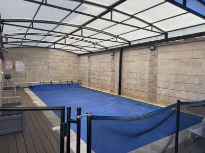 וילת פאר בירושלים עם בריכה ענקית מקורה ומחוממת
