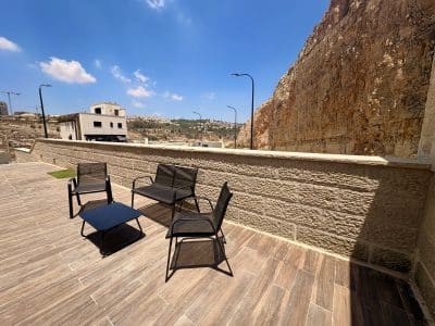 אחוזת הנבל — וילת בוטיק לשבתות חתן ונופש משפחתי בגבעת זאב, 8 חדרים