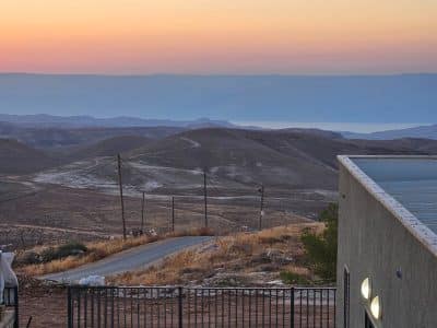 וילה לשבת במעלה עמוס — חצר ענקית מול הנוף