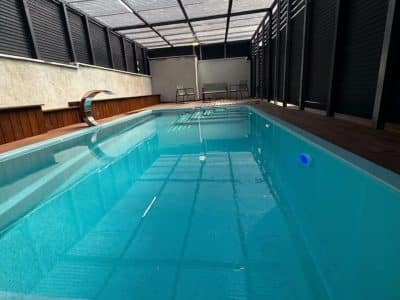וילה עם בריכה פרטית לשבת בטבריה, 4 חדרי שינה, עד 14 אורחים — לויקיישן פנינה