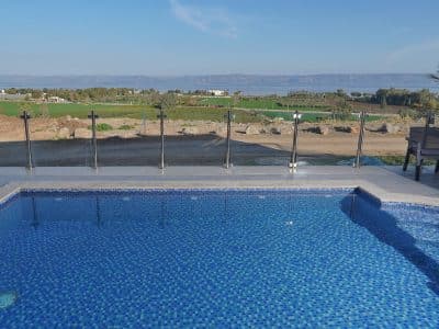 וילה עם בריכה פרטית במגדל ליד הכנרת, 3 חדרי שינה, עד 11 אורחים — לויקיישן פסיפס