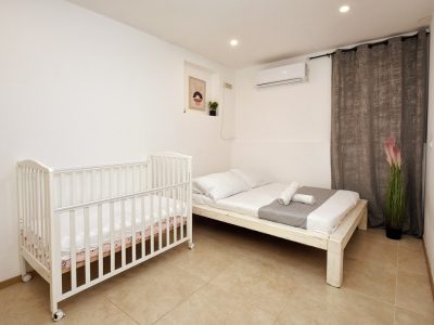 מתחם לשבת חתן בטבריה: בריכה פרטית וג׳קוזי, 6 חדרי שינה, עד 25 אורחים — לויקיישן אחווה
