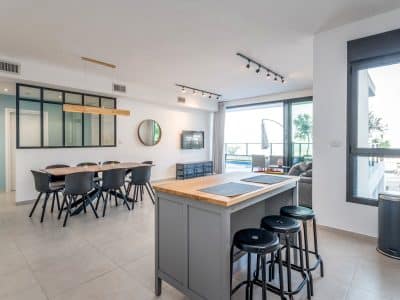 דירת גן עם בריכה פרטית בטבריה, הכל בקומה אחת, עד 10 אורחים — לויקיישן צליל